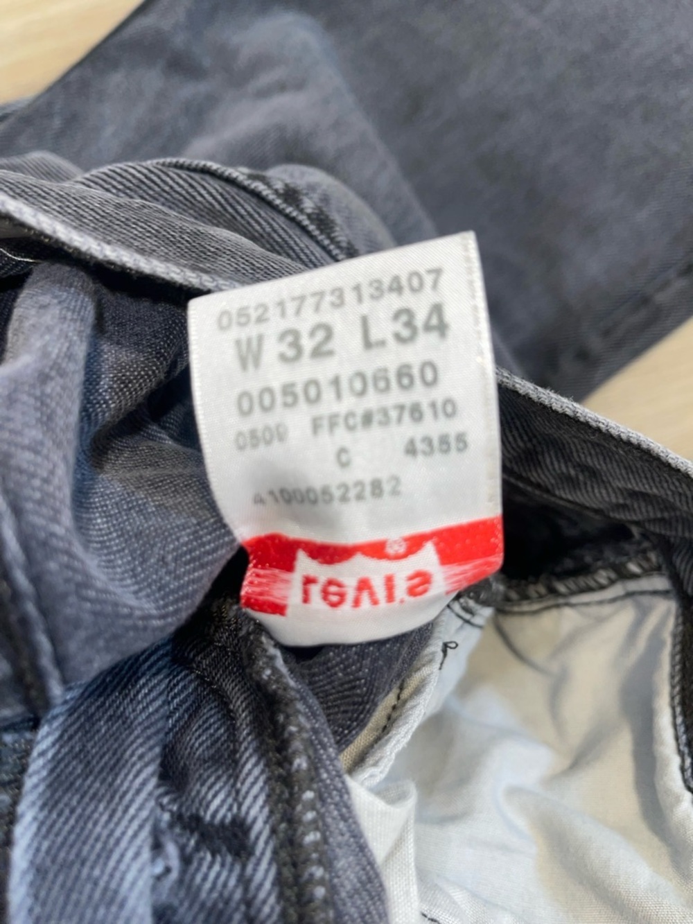 Levi's High-Rise Straight Jeans - Charcoal Black Wash - Picture 6 of 10